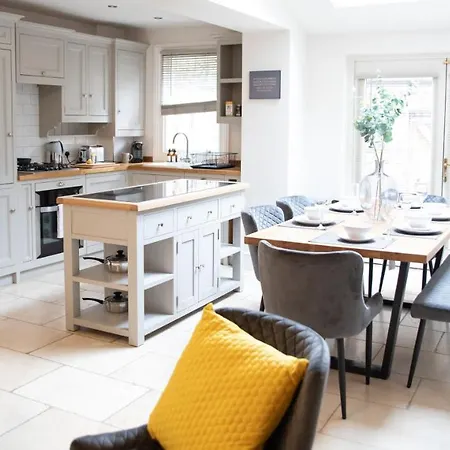 Holiday home 35 Grosvenor Terrace - 3 Bed Sleeps 6, 5 Min Walk From Centre *