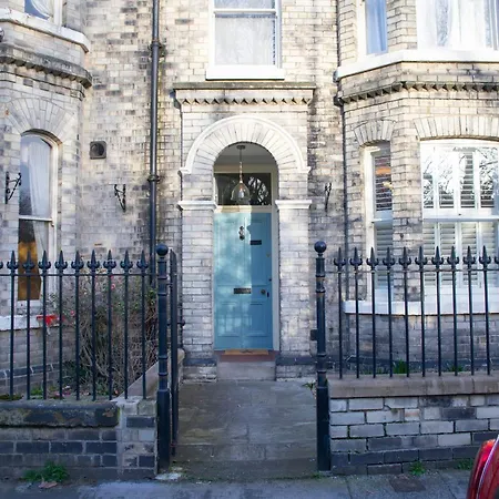 Дом отдыха 35 Grosvenor Terrace - 3 Bed Sleeps 6, 5 Min Walk From Centre